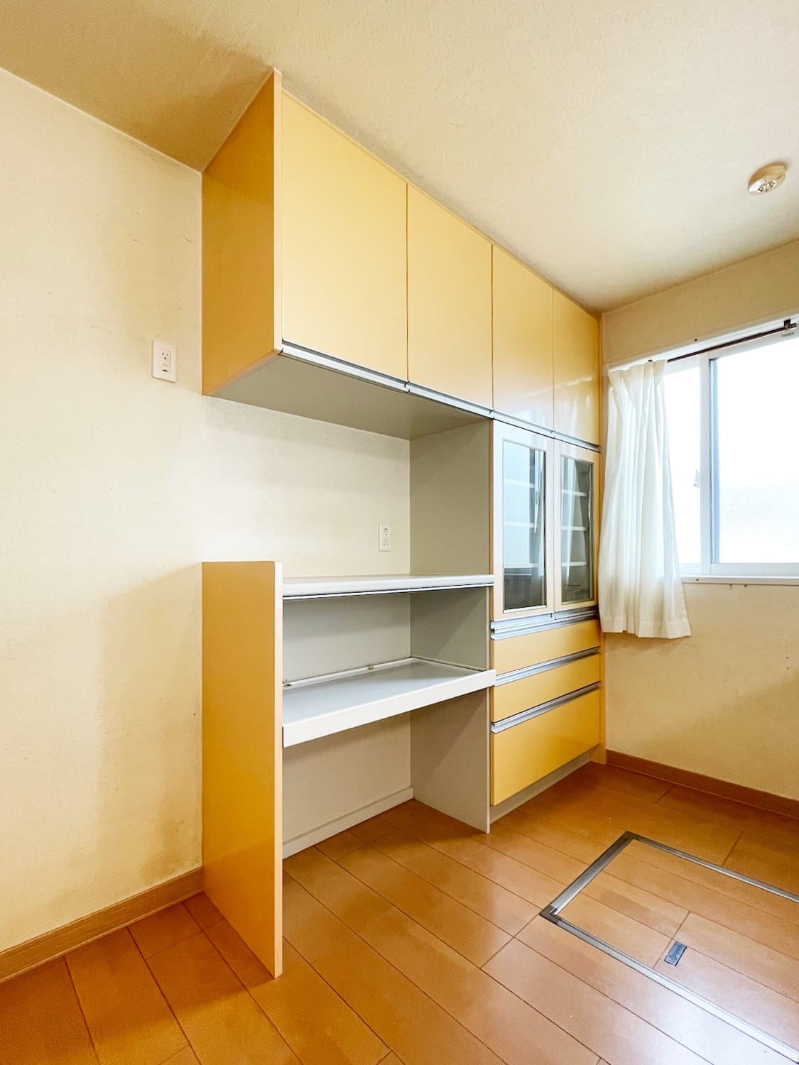 上大市一丁目　二世帯住宅の収納|２階キッチン
カップボードがございますので食器などもすっきり収納できます