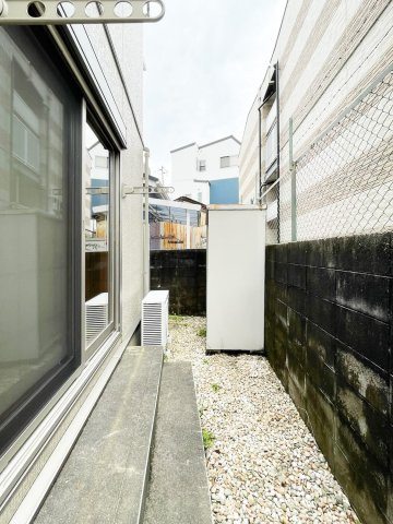 上大市一丁目　二世帯住宅の庭|１階庭
倉庫もあり大変便利です