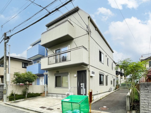 上大市一丁目　二世帯住宅の外観|二世帯住宅で玄関は別々にございます