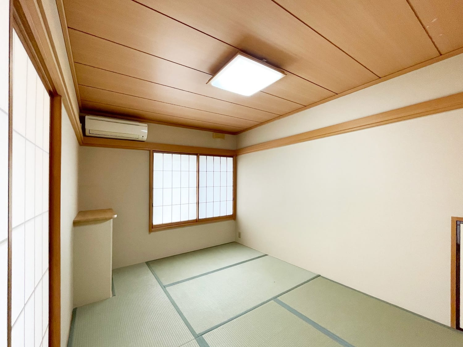 上大市一丁目　二世帯住宅の和室|１階和室
便利なカウンターのある和室