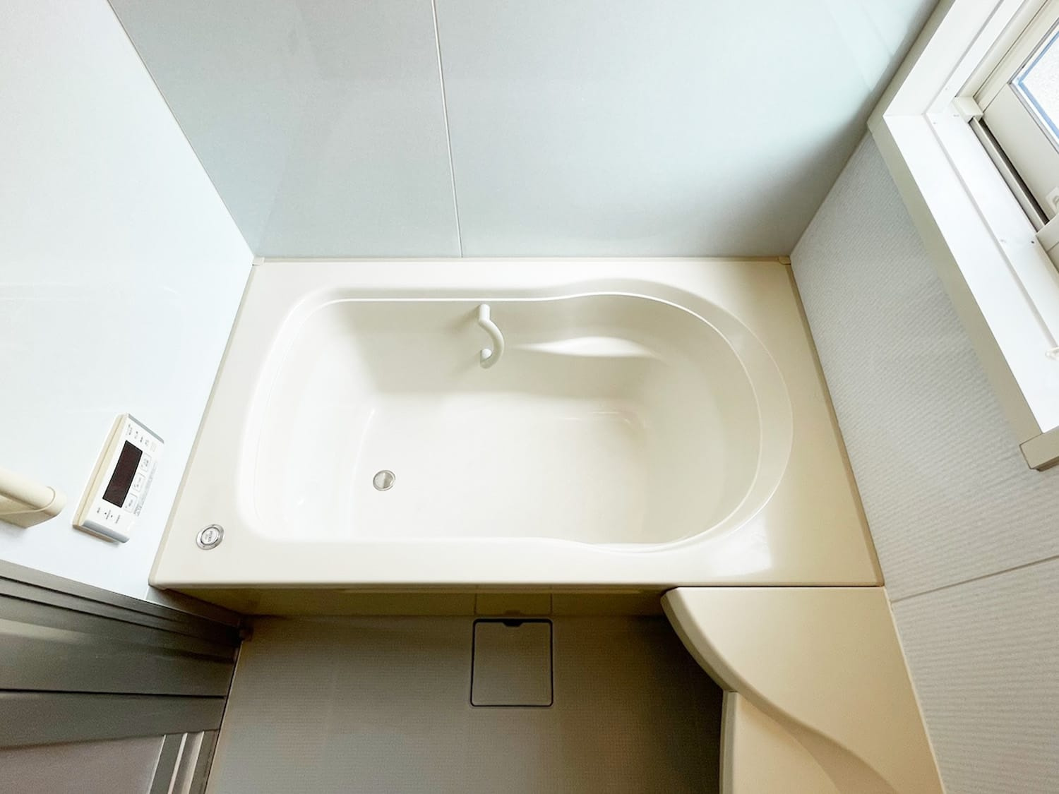 上大市一丁目　二世帯住宅の浴室|広々浴槽でゆったりとおくつろぎください