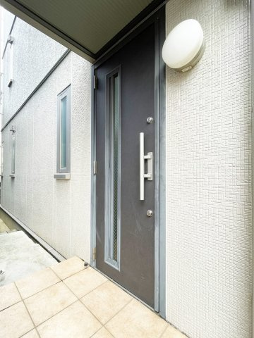 上大市一丁目　二世帯住宅の玄関|２階玄関