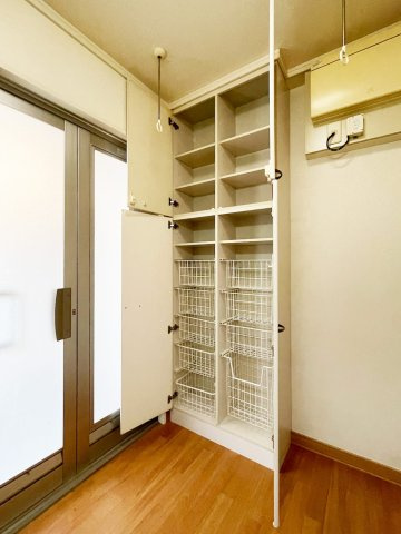 上大市一丁目　二世帯住宅の脱衣所|２階脱衣場
たっぷり収納がありますのでタオルにお使いください