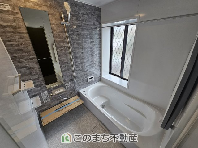 下野市祇園5丁目　中古戸建の浴室|ゆったりと入れるフルオートバスはお子様との団らんバスタイムが楽しめます♪
足を伸ばしてゆったりくつろげる１坪バスルームです☆