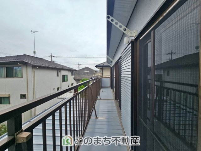 下野市祇園5丁目　中古戸建のバルコニー|南向きの大型バルコニーは陽当り良好で、たっぷりのお洗濯物もよく乾きます！