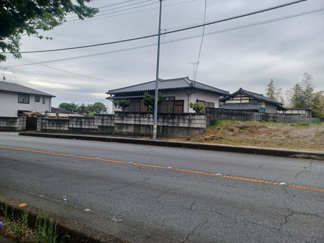 東松山市大字今泉 古家付土地385坪の前面道路含む現地写真|前面道路：東側幅員約15m公道に約21m接道