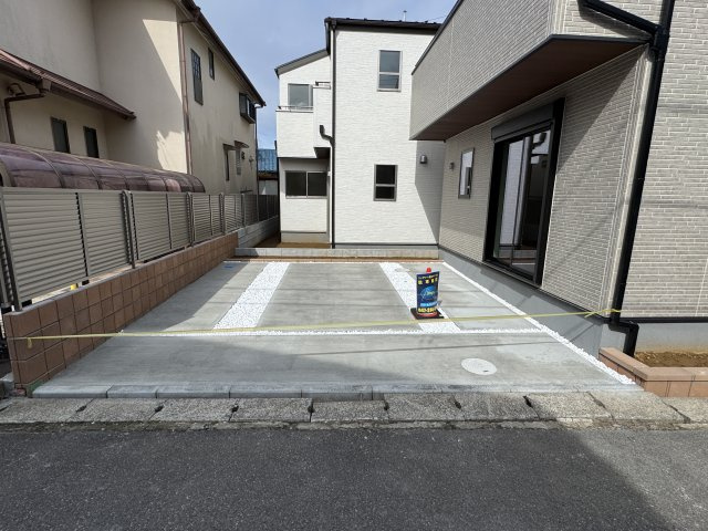 市川市若宮３丁目新築戸建【若宮小学校：5分】の駐車場|2号棟駐車スペース・並列2台駐車可