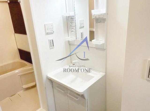 エステイトB能見台　の洗面所|独立洗面台です。