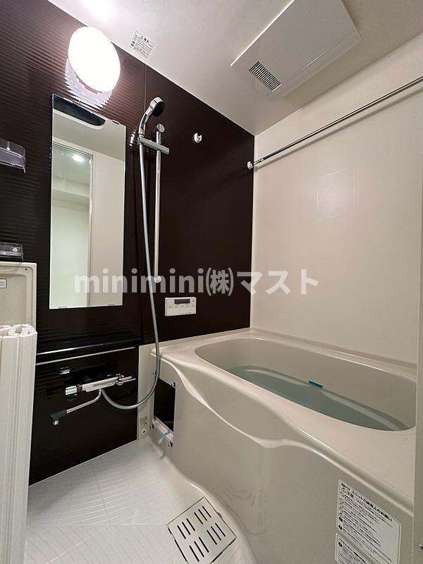 プレサンス堺筋本町エグゼブランの浴室