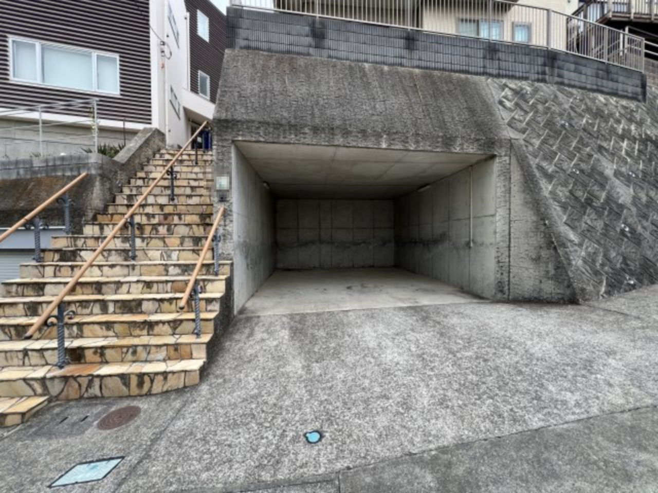 オーシャンビュー！リビングから江ノ島を一望できる眺望良好物件の駐車場