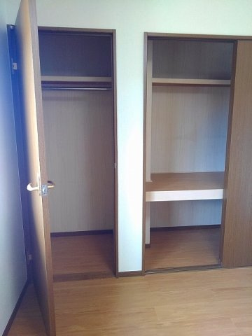 グランドール10の収納|※別部屋同間取りのお写真となります。参考にご覧くださいませ。