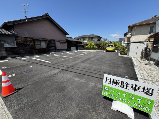 八幡町駐車場