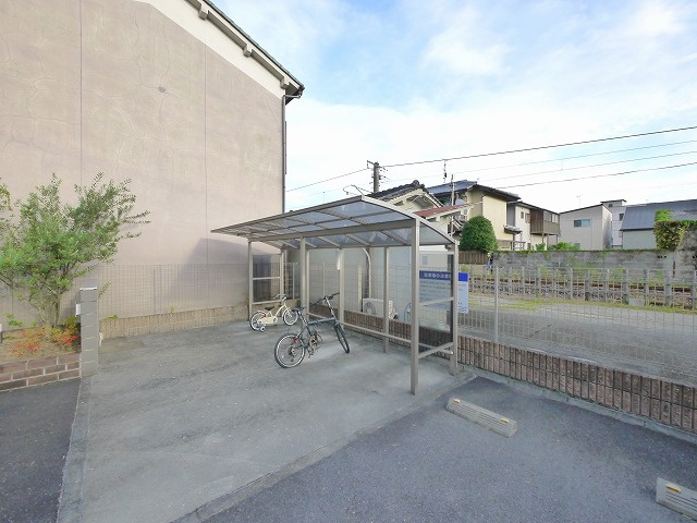 メゾン・ド・ソレイユのその他共用部分|屋根付きの駐輪場