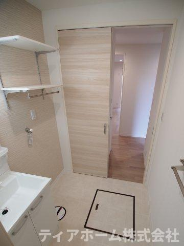 コンフォート小川の洗面所|棚があるよ