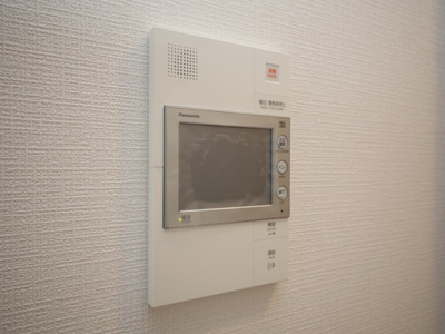 【セキュリティ】 | エスリード新大阪ザ・プレミアEAST | モニター付きインターホンです