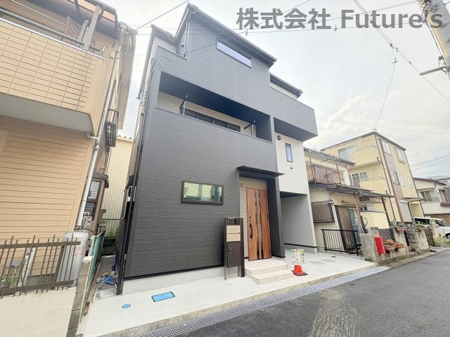 三郷市谷口　新築戸建　全1棟の外観|2025年5月築の3階建て新築戸建