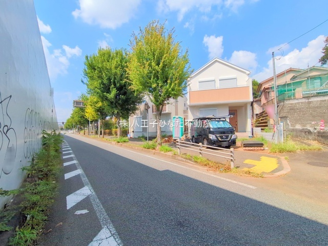 祝　成約済み　八王子市　宇津木町　新築戸建て　６期の前面道路含む現地写真|～仲介手数料無料☆八王子ひなた不動産～八王子市宇津木町　新築戸建て