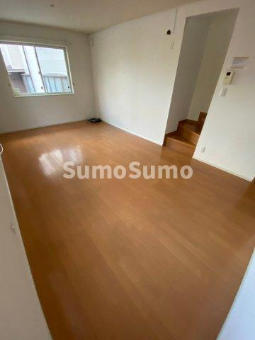 矢部町戸建貸家の居間・リビング|ゆったり過ごせるリビングです