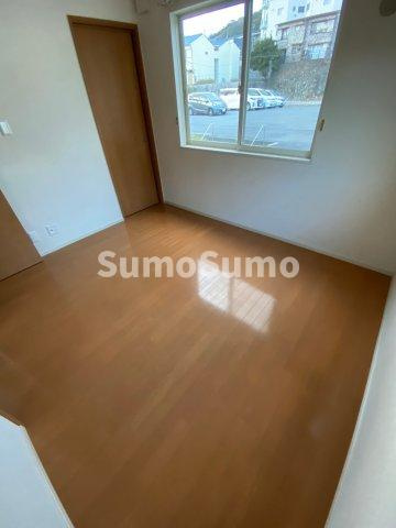 矢部町戸建貸家の居間・リビング|使いやすい居間です