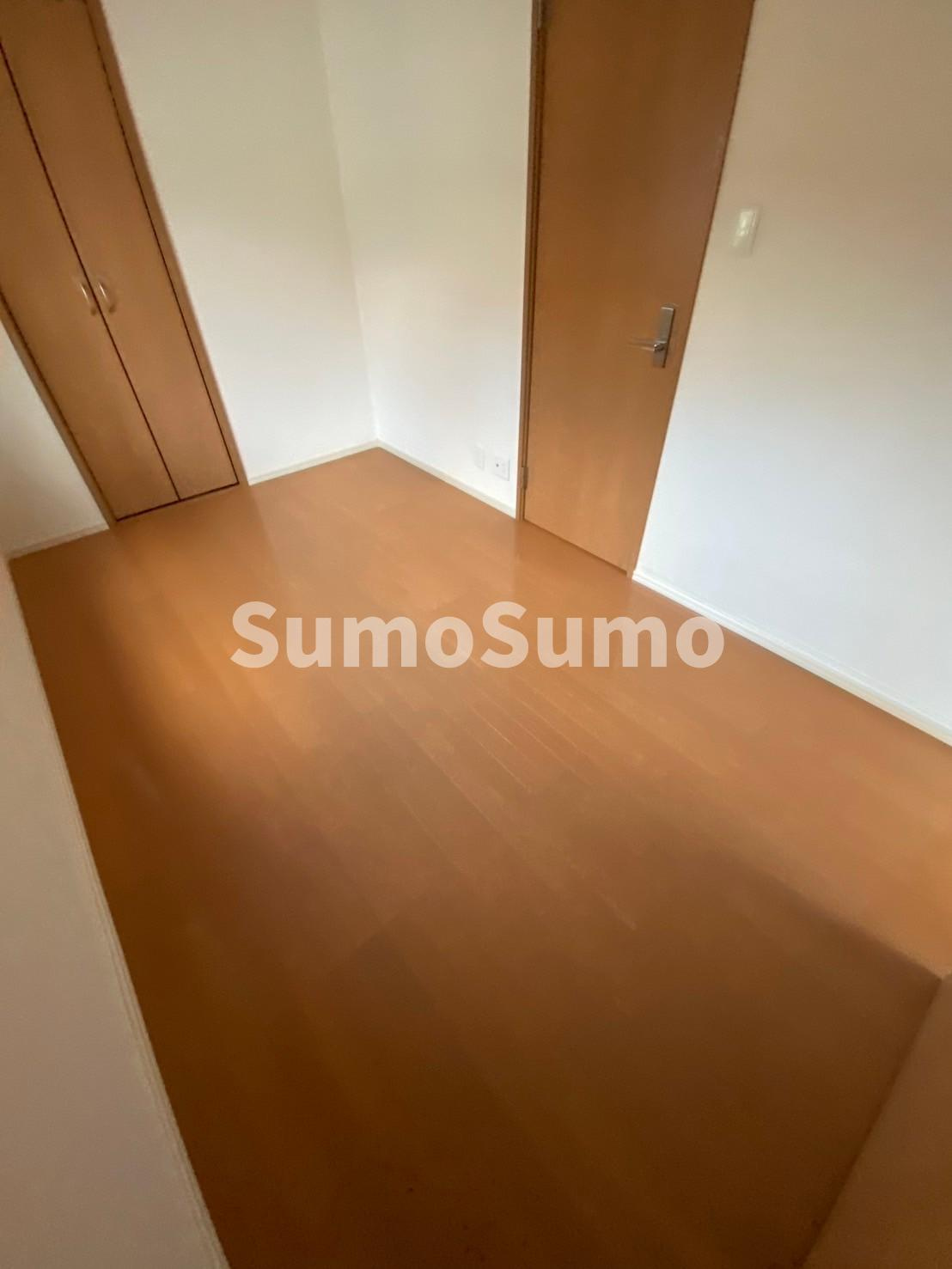 矢部町戸建貸家の居間・リビング|おしゃれなリビングです