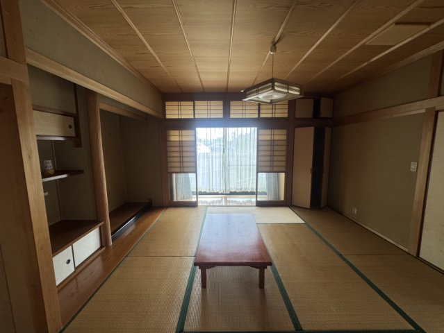 瀬戸内市邑久町虫明　中古戸建の和室|１階和室　約８．０帖。