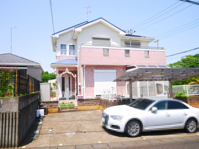 八街市吉倉　中古戸建の外観|平成18年2月築　4SLDK 温泉完備 八街市立川上小学校徒歩約13分 駐車2台 太陽光発電パネル
