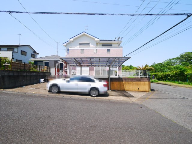 八街市吉倉　中古戸建の外観|平成18年2月築　4SLDK 温泉完備 八街市立川上小学校徒歩約13分 駐車2台 太陽光発電パネル