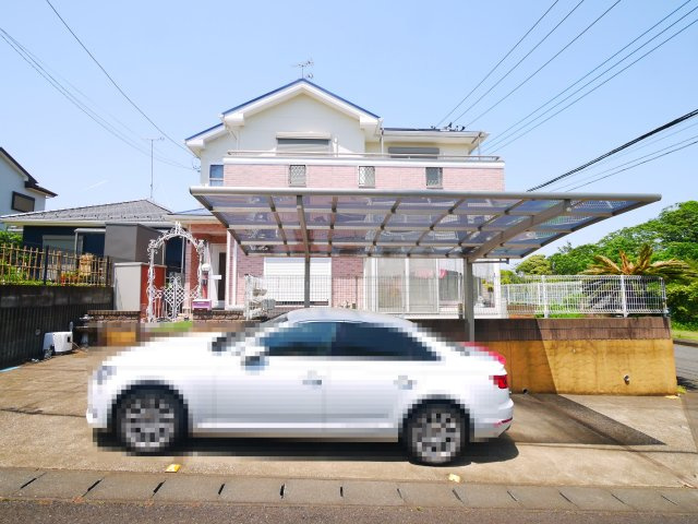 八街市吉倉　中古戸建の駐車場|平成18年2月築　4SLDK 温泉完備 八街市立川上小学校徒歩約13分 駐車2台 太陽光発電パネル