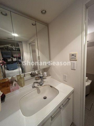 【独立洗面台】 | 収納力・機能性に優れた独立洗面台があれば、朝のお支度も捗りますよ♪