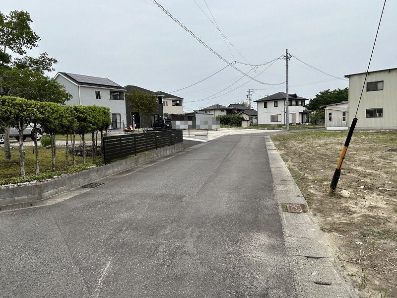 各務原市川島北山町の前面道路含む現地写真
