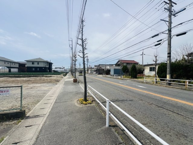 碧南市日進町２丁目11『仲介手数料無料』新築戸建ての前面道路含む現地写真