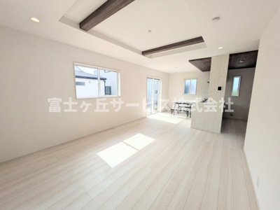 【居間・リビング】 | 掛川市西大渕 新築一戸建て 1号棟 | リビングです