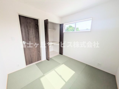 【和室】 | 掛川市西大渕 新築一戸建て 1号棟 | リビング横の和室です