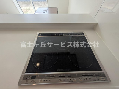 【その他】 | 掛川市西大渕 新築一戸建て 1号棟 | 3口コンロがあります