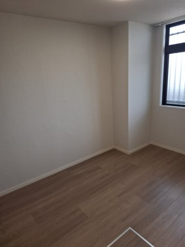 【洋室】ルネス皆春 