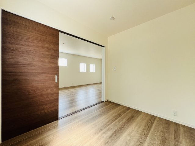碧南市日進町２丁目11『仲介手数料無料』新築戸建ての洋室