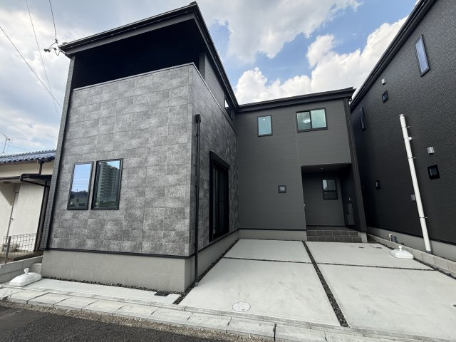 MELDIA守山区西城1505②｜名古屋市の戸建ならホームアップの駐車場|2台並列駐車可能