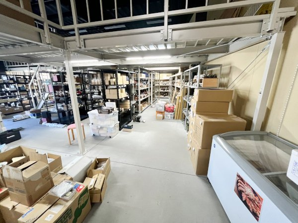 積志倉庫の内装