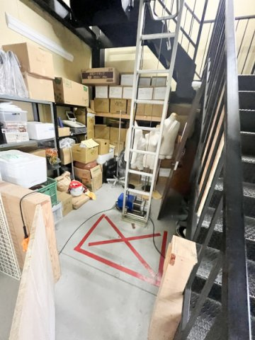 積志倉庫の内装