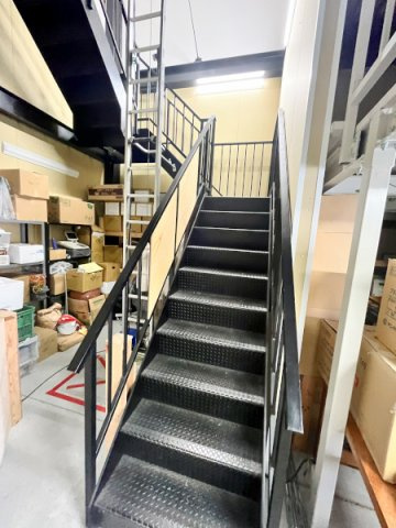 積志倉庫の内装