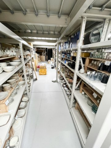 積志倉庫の内装