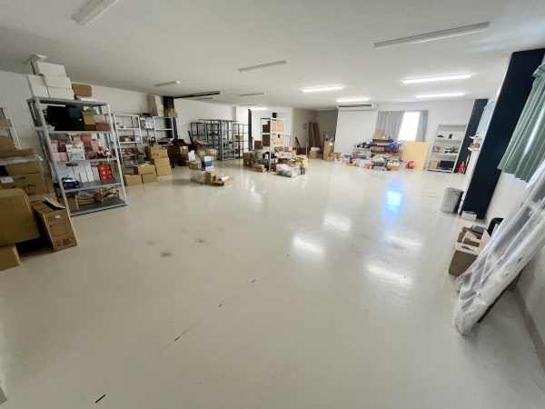 積志倉庫の内装