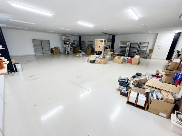 積志倉庫の内装