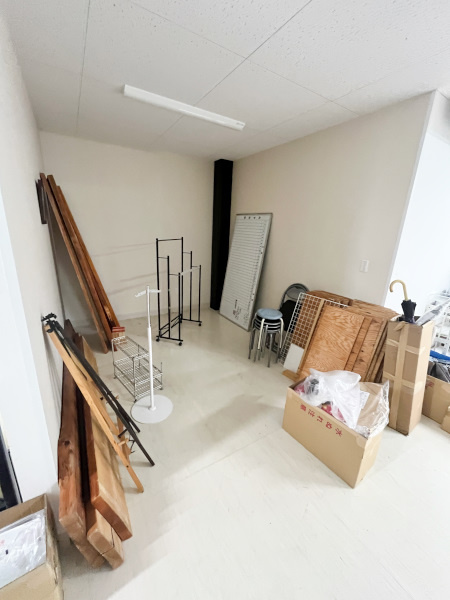 積志倉庫の内装