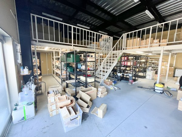 積志倉庫の内装