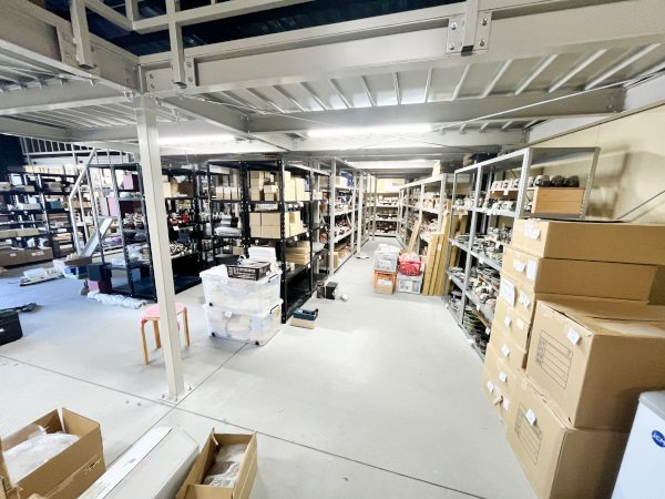 積志倉庫の内装