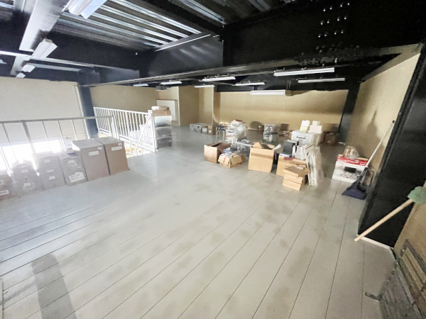 積志倉庫の内装