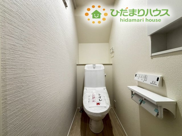 東松山市石橋　23-2期　新築一戸建て　リナージュ　03のトイレ|白を基調としたトイレは、
インテリア次第でどんな空間になるかワクワクしますね♪