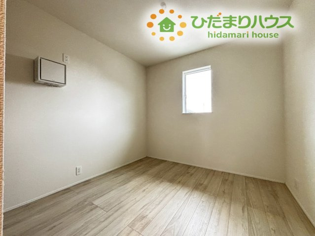 東松山市石橋　23-2期　新築一戸建て　リナージュ　03の洋室|落ち着いた色合いの居室はどんなインテリアでも映えそうですね！
