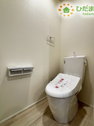 東松山市石橋　23-2期　新築一戸建て　リナージュ　03のトイレ|トイレは1F、2F共に完備！
取り合いになることがありませんね(^^)/						
